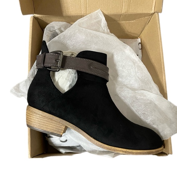 NEW Black Side Slit Cut-Out Booties - Picture 9 of 9